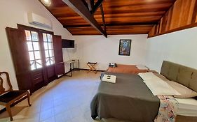 Casa Rosada Seu Refugio Na Serra Casa De Hóspedes